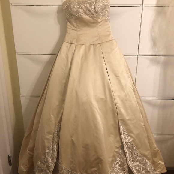 Kenneth Pool Wedding Dress! Beautiful! - Picture 2 of 10